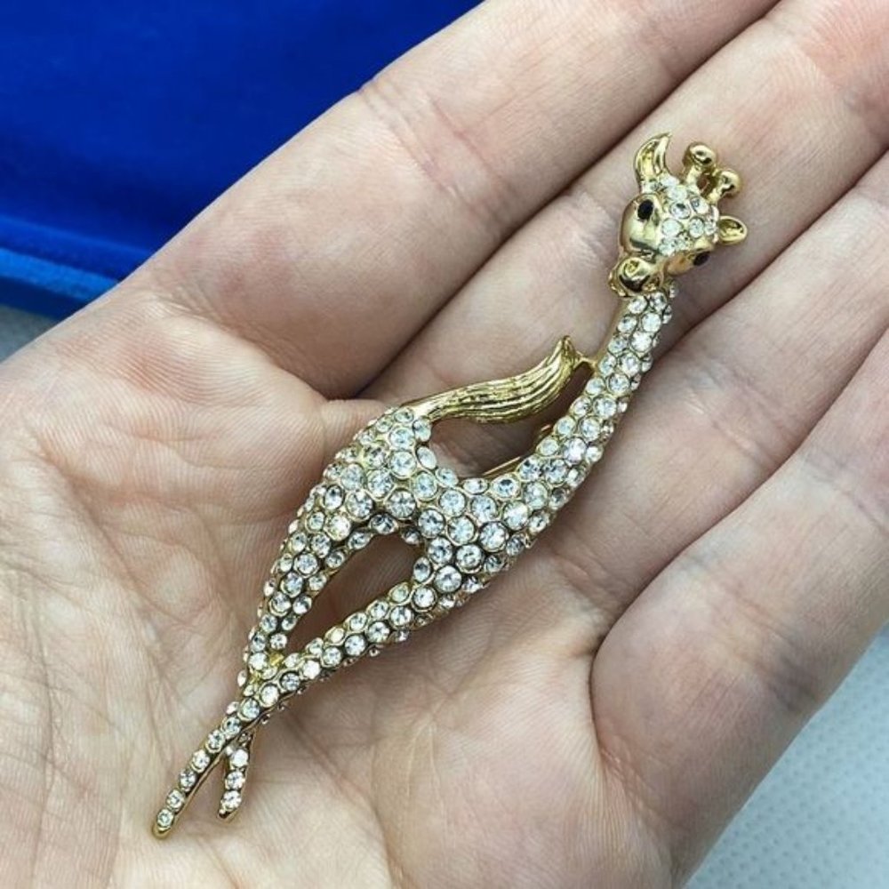 Gold Plated Crystal Giraffe Brooch